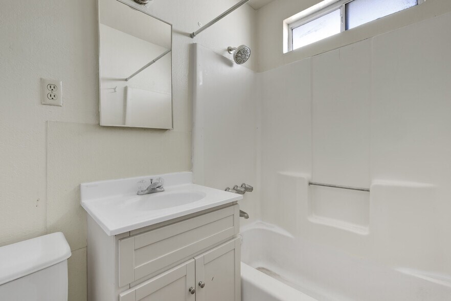 More Photos Of 601 E Rice St, Blythe Apartments For Sale