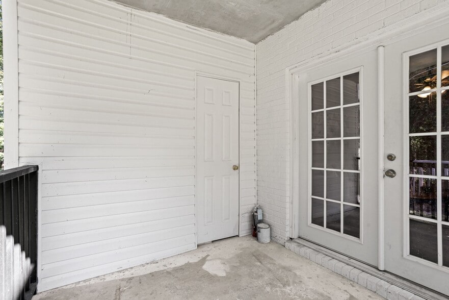 More Photos Of 110-118 Greenforest Cir, Liberty Apartments For Sale