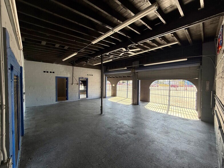 More Photos Of 661 S La Cadena Dr, Colton Auto Repair For Lease