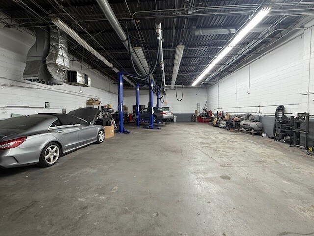 More Photos Of 8401-8409 Terminal Rd, Lorton Warehouse For Lease