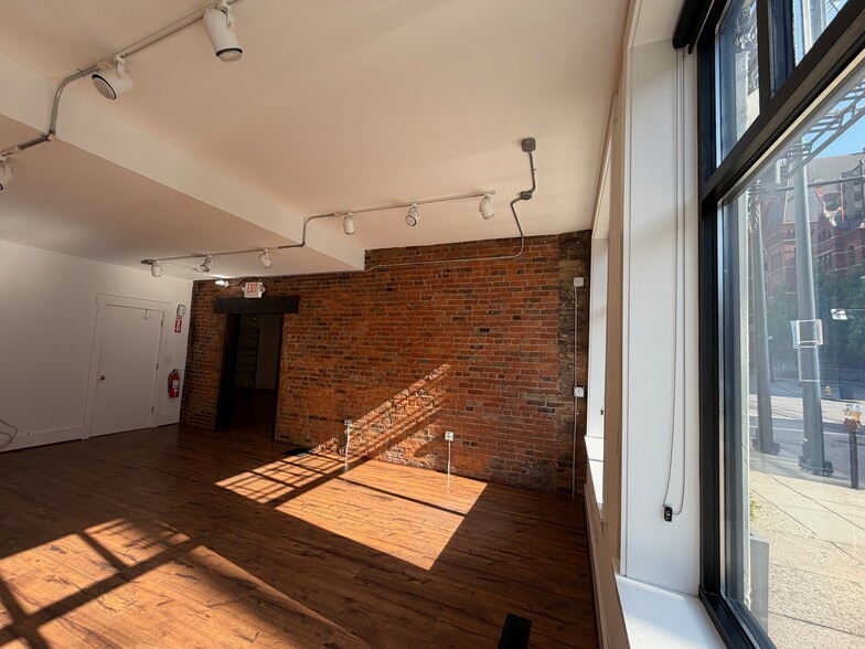 More Photos Of 1400 Elm St, Cincinnati Storefront Retail Office For Lease