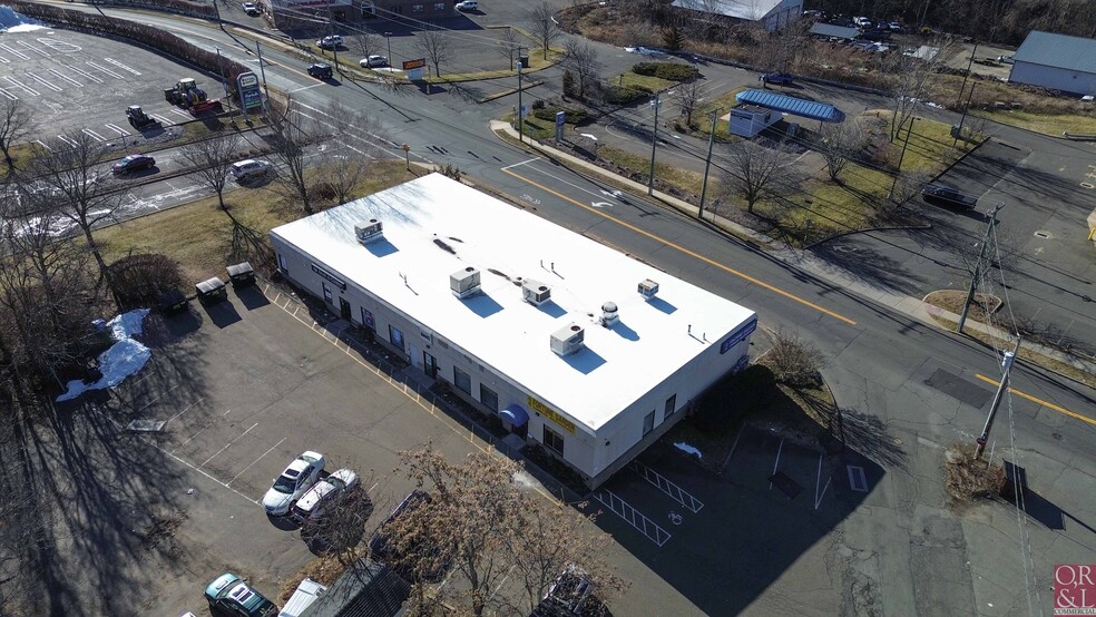 More Photos Of 340 E Main St, Middletown Freestanding For Lease
