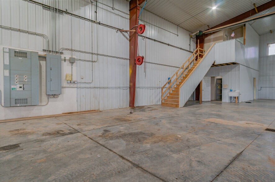 More Photos Of 10911 27J St SW, Dickinson Warehouse For Sale