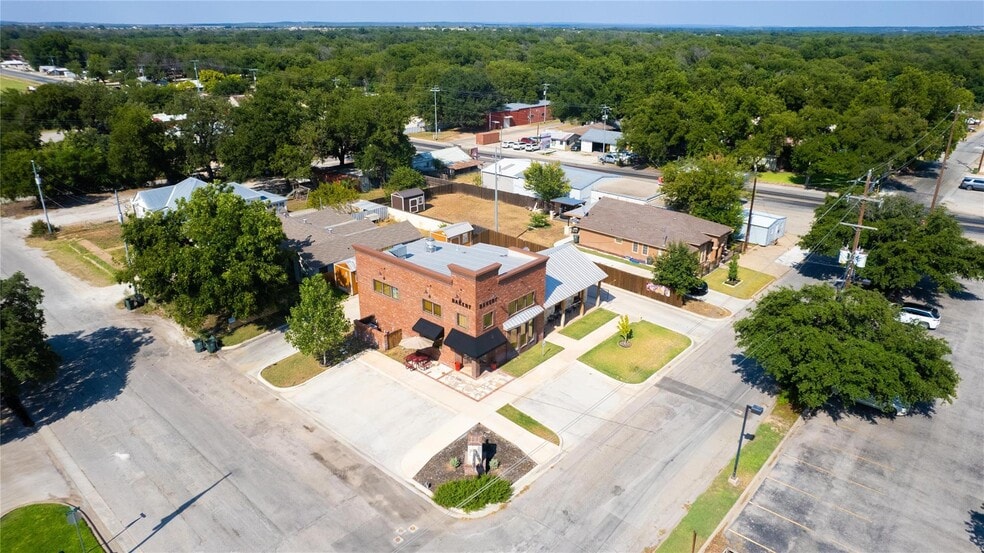 More Photos Of 301 E Brown St, San Saba Freestanding For Sale