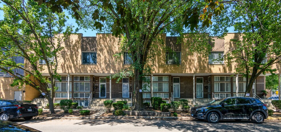 Primary Photo Of 1500 W Altgeld St, Chicago Apartments For Sale