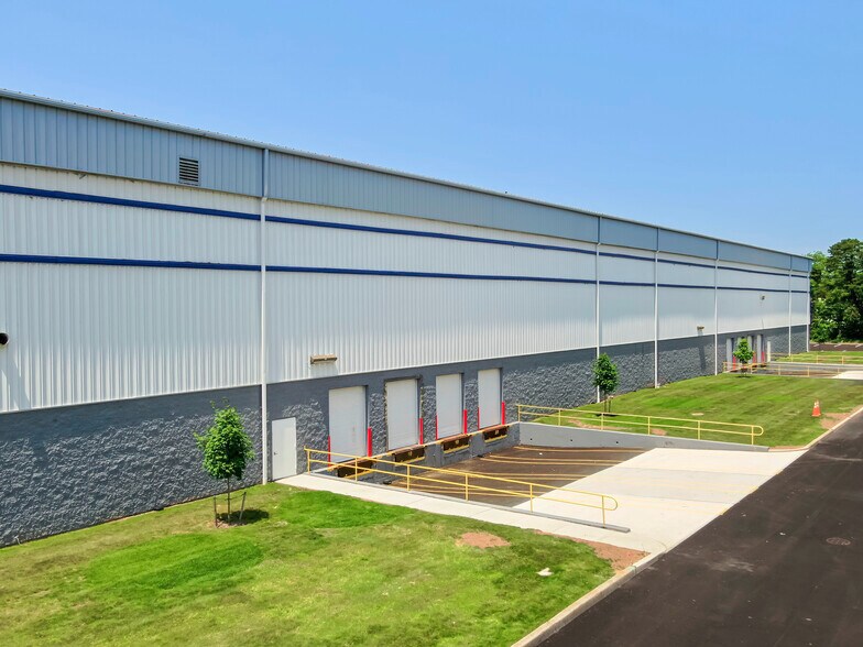 More Photos Of 145 Candlewood Rd, Bay Shore Warehouse For Lease