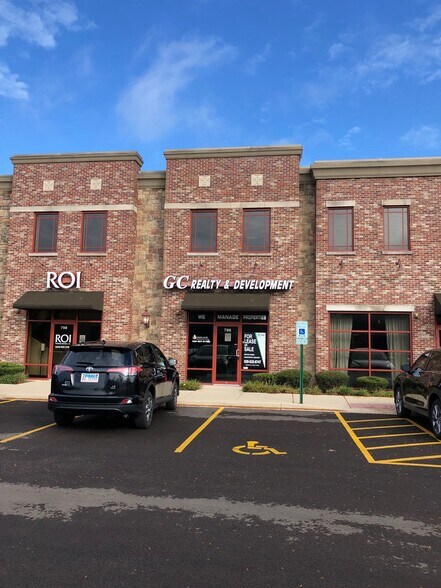 More Photos Of 792-806 W Bartlett Rd, Bartlett Loft Creative Space For Sale