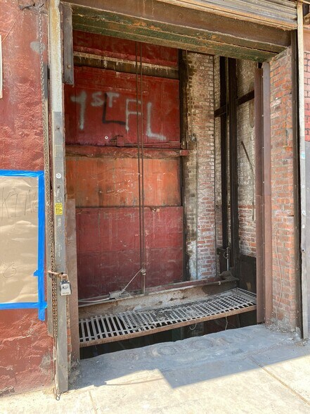 More Photos Of 178 Walworth St, Brooklyn Flex For Sale