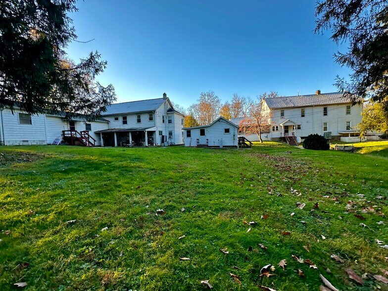 More Photos Of 862 Iron Ridge Rd, Spring Grove Apartments For Sale