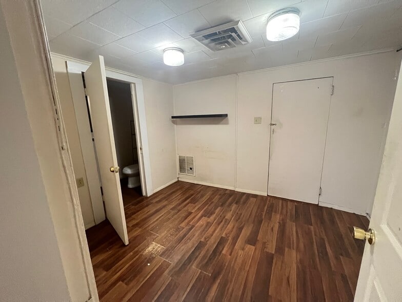 More Photos Of 108 S 4th St, Martins Ferry Storefront Retail Office For Lease