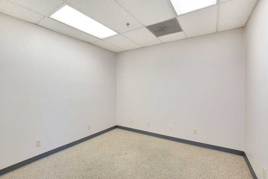 More Photos Of 250 W Main St, Woodland Office For Lease