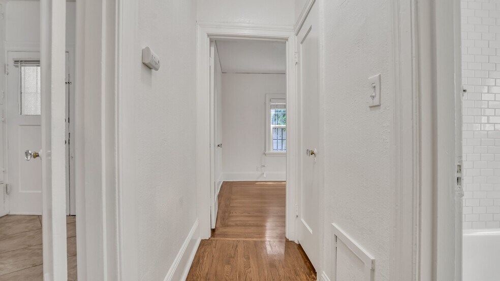 More Photos Of 1000 E 33rd St, Oakland Apartments For Sale