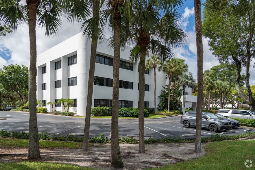 More Photos Of 1800 NW Corporate Blvd, Boca Raton Office For Lease