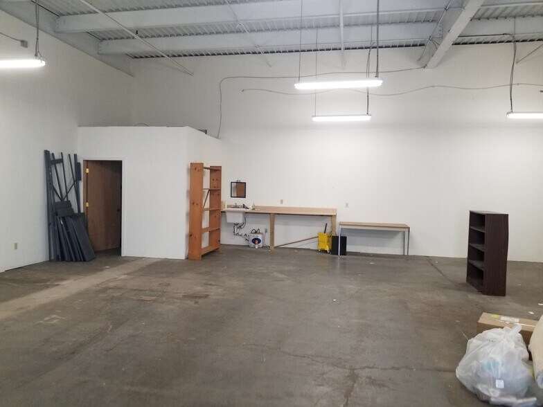 More Photos Of 635 New Park Ave, West Hartford Warehouse For Lease