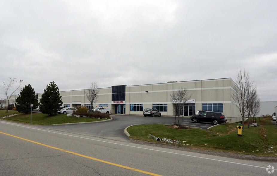 More Photos Of 490 Sheldon Dr, Cambridge Showroom For Lease