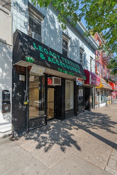 More Photos Of 684 Bay St, Staten Island Storefront Retail Residential For Sale