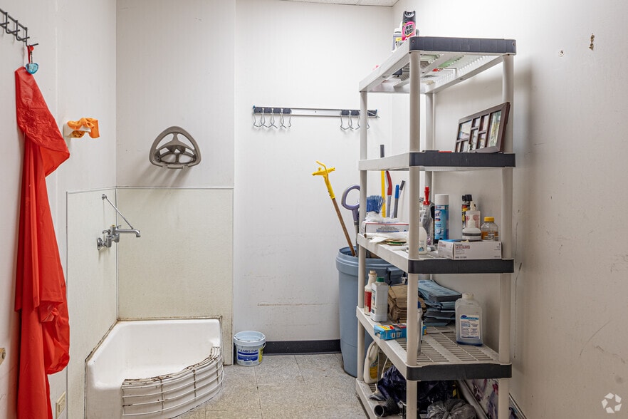 More Photos Of 3105 N Wilke Rd, Arlington Heights Medical For Sale