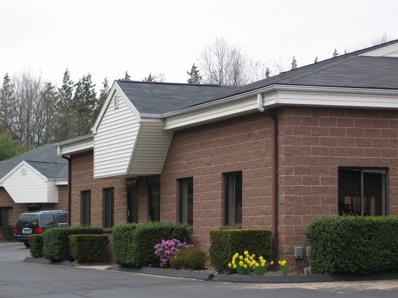 More Photos Of 1 Orchard Park Rd, Madison Flex For Lease