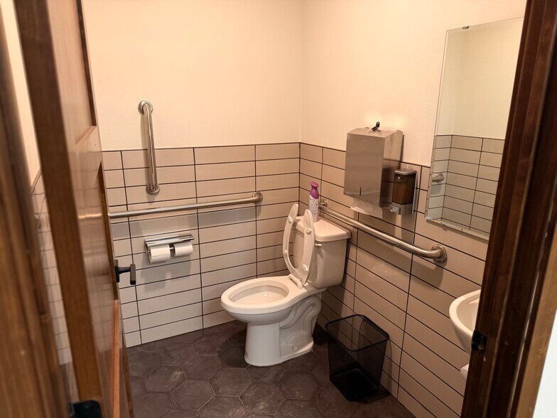 More Photos Of 5936 53rd Ave, Fargo Warehouse For Sale