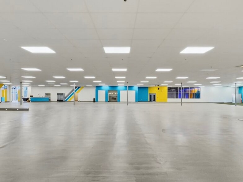 More Photos Of 145 Paragon Ln, El Paso General Retail For Sale