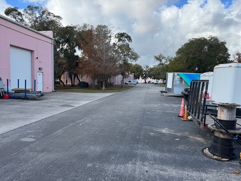 More Photos Of 801-893 Kings Hwy, Fort Pierce Light Manufacturing For Sale