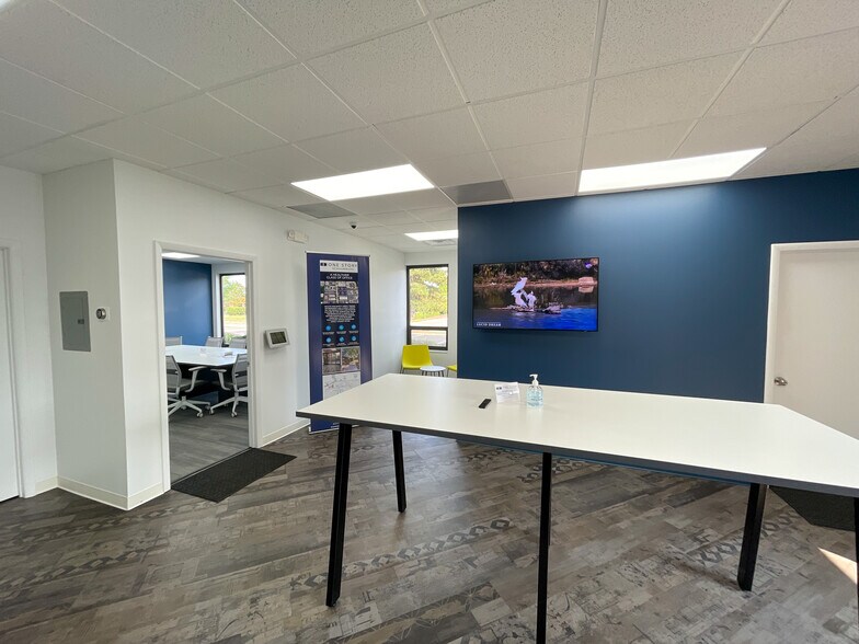 More Photos Of 1305 Remington Rd, Schaumburg Unknown For Lease