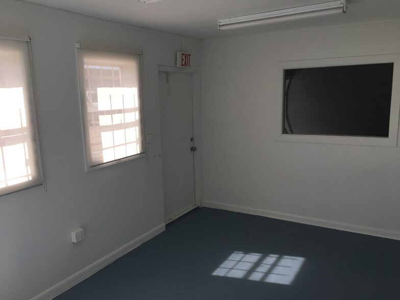 More Photos Of 9807-9808 NW 80th Ave, Hialeah Warehouse For Lease