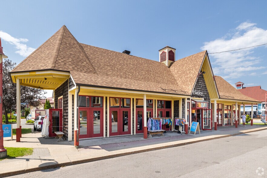 More Photos Of 100-105 Avenue Guindon, St-Sauveur Unknown For Lease