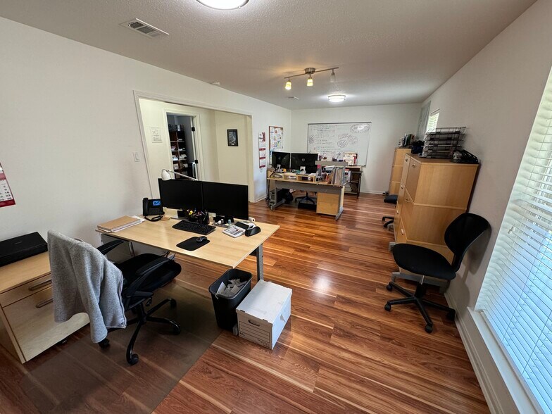 More Photos Of 25203 Kelly Rd, Porter Warehouse For Lease