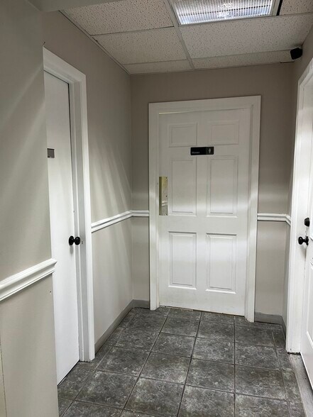 More Photos Of 3605 Woodhead Dr, Northbrook Office For Lease