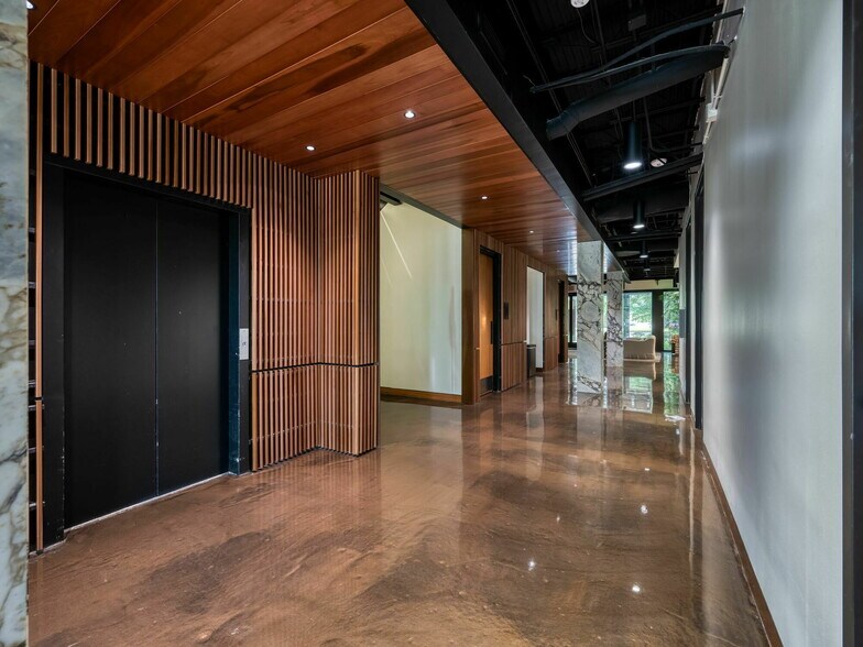 More Photos Of 3901 Manhattan Dr, Tyler Office For Lease