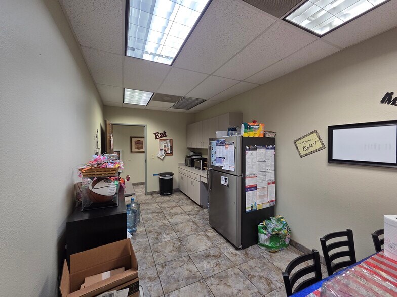 More Photos Of 2727 N St Marys St, San Antonio Service For Sale