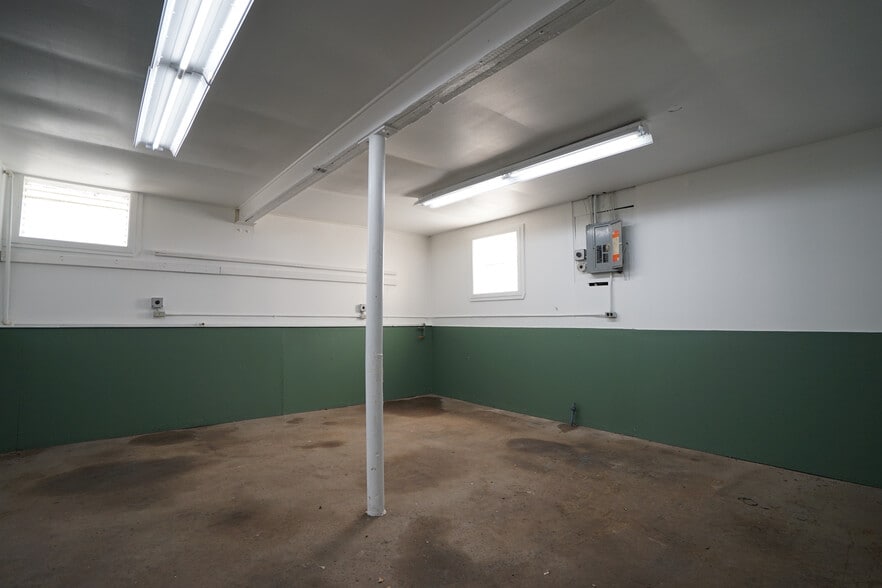 More Photos Of 81 Macondray St, Cumberland Warehouse For Sale