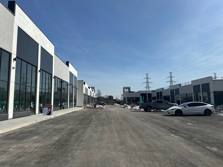 More Photos Of 3101 Kennedy Rd, Toronto Storefront For Sale