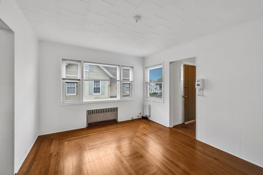 More Photos Of 46 E Somerset St, Raritan Medical For Sale
