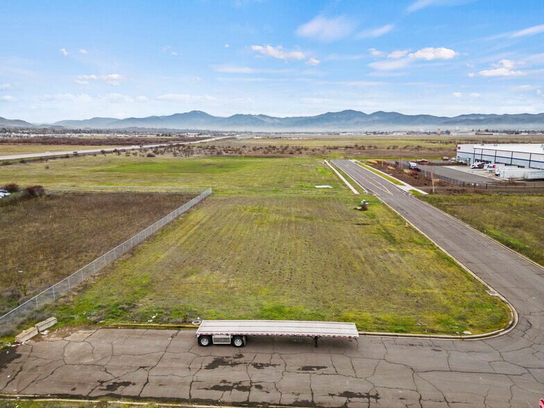 More Photos Of 4702 Industry Dr, Central Point Land For Sale
