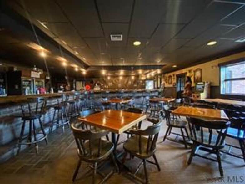 More Photos Of 1939 Forest Hills Dr, Elton Restaurant For Sale