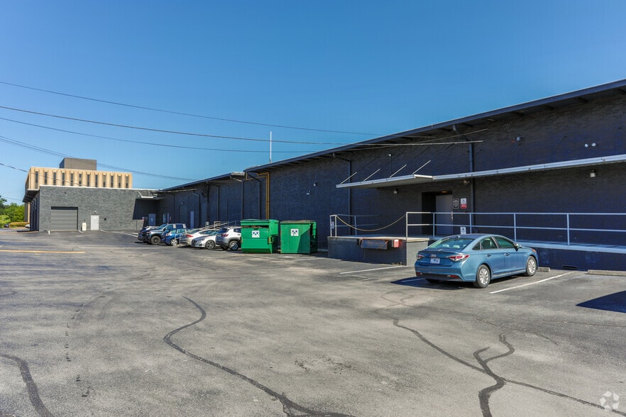 More Photos Of 5715 Uptain Rd, Chattanooga Light Distribution For Lease