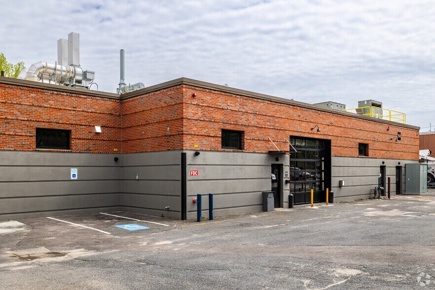 Primary Photo Of 154 Calvary St, Waltham Research And Development For Lease