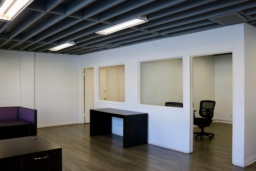 More Photos Of 8380 Santa Monica Blvd, West Hollywood Storefront Retail Office For Lease