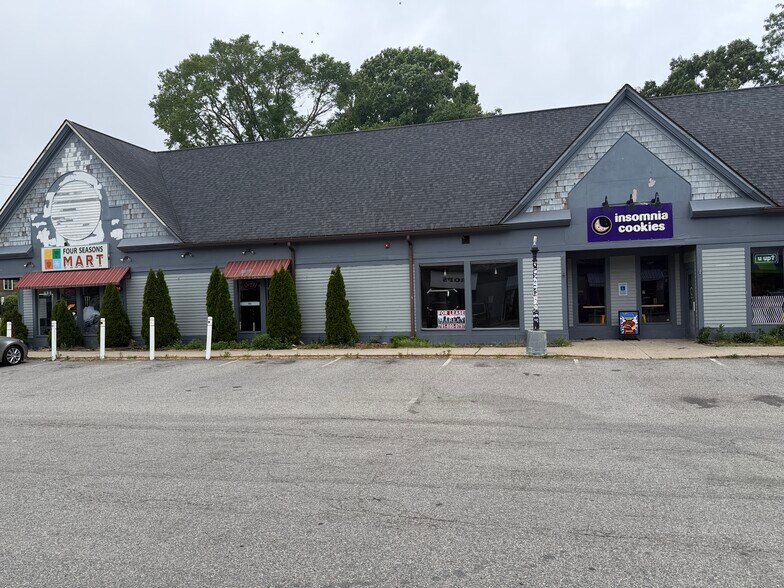 More Photos Of 99 Fortin Rd, Kingston Storefront For Lease
