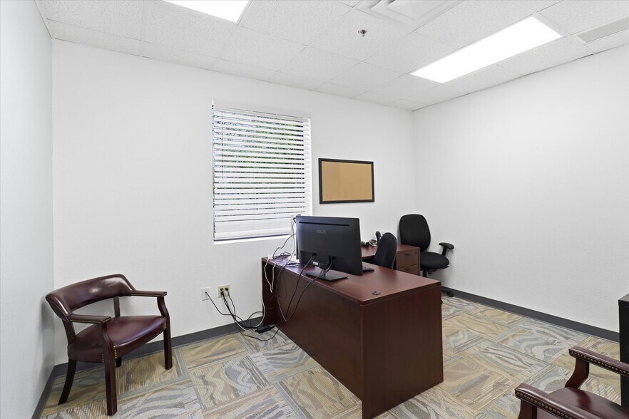 More Photos Of 4009-4033 W 1st St, Sanford Office For Sale