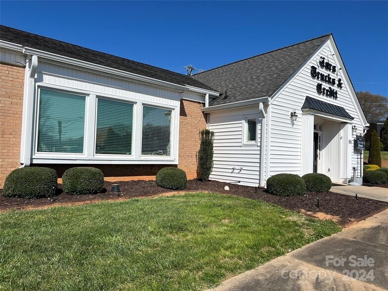 More Photos Of 604 Clark Dr, Lincolnton General Retail For Sale