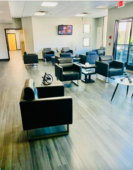 More Photos Of 8801 W Union Hills Dr, Peoria Medical For Lease