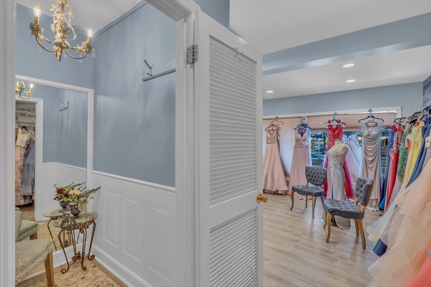 More Photos Of 141 Chambers Bridge Rd, Brick Storefront Retail Office For Sale