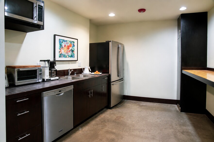 More Photos Of 15230 NE 92nd St, Redmond Industrial For Sale