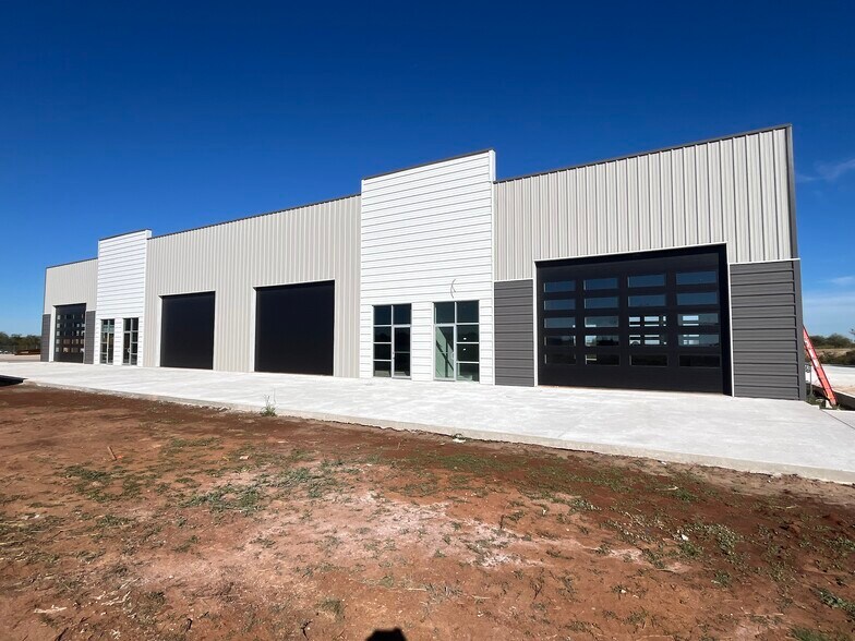 More Photos Of 11725 N Morgan Rd, Yukon Manufacturing For Lease