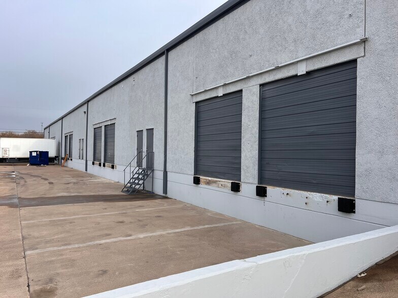 More Photos Of 812-814 Blue Mound Rd, Saginaw Warehouse For Lease
