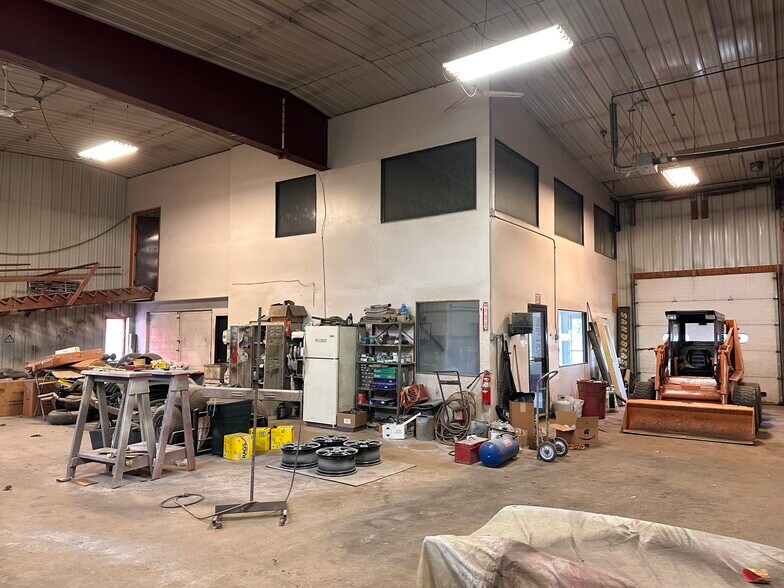 More Photos Of 3945 S Blue Star Dr, Traverse City Service For Lease