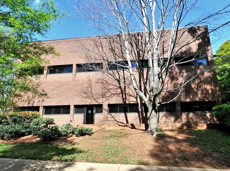 More Photos Of 927 East Blvd, Charlotte Office For Sale